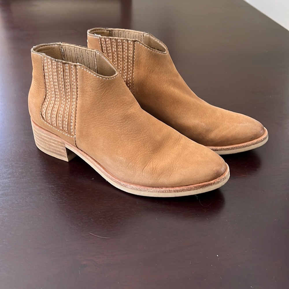 Dolce Vita Nubuck booties